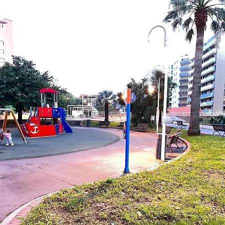 Small Lux Beachcity Close To The River,metro And Parking Lägenhet