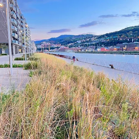 Small Lux Beachcity Close To The River,metro And Parking *
