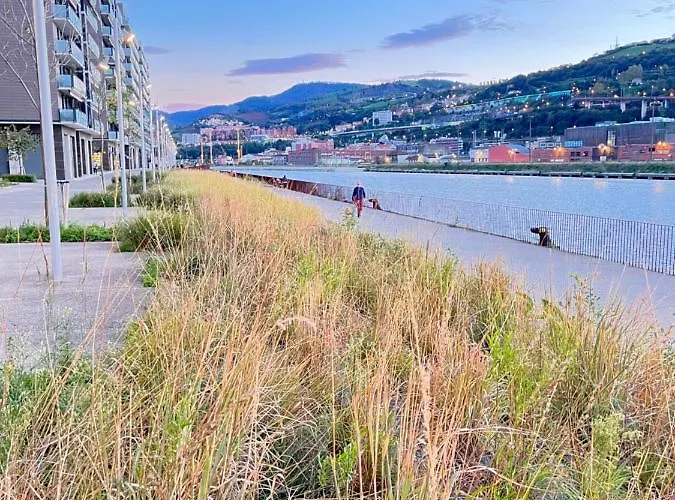 Small Lux Beachcity Close To Metro *