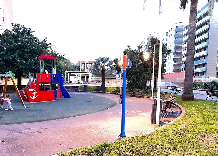 Small Lux Beachcity Close To Metro Apartamento